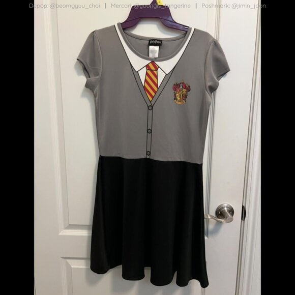 Harry Potter Gryffindor costume - Picture 4 of 7